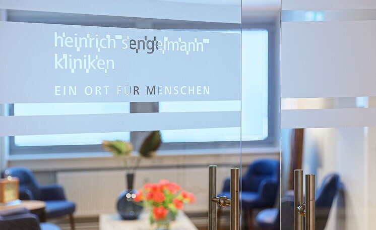 Facharzt für Psychiatrie und Psychotherapie oder Facharzt für Allgemeinmedizin oder Innere Medizin (m/w/d) mit Zusatzqualifikation „Suchtmedizinische Grundversorgung“, 1. Bild